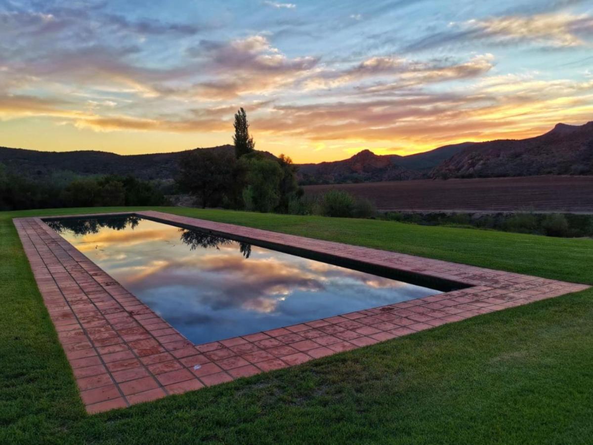 Apartamento Red Mountain Ridge Karoo Oasis And Guest Farm Buffelskloof Exterior foto