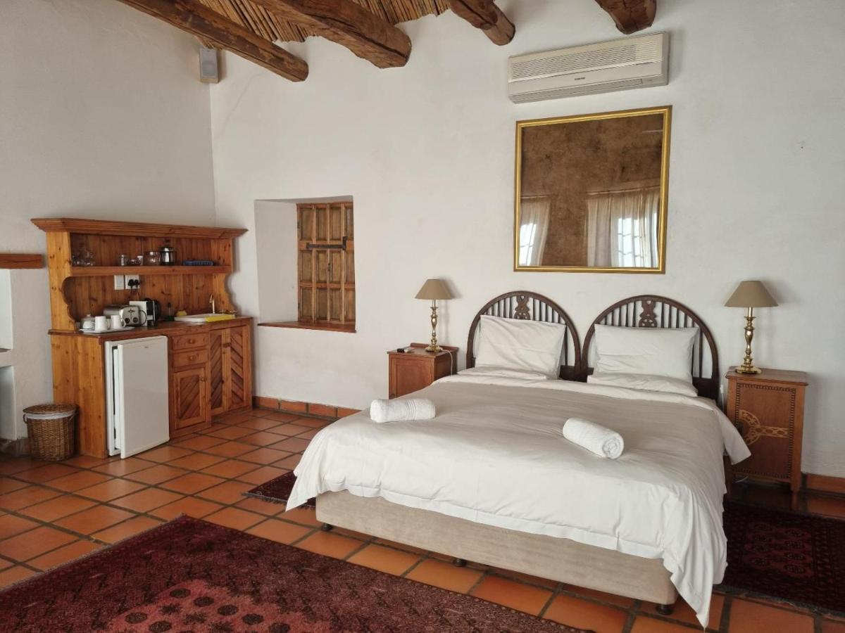 Apartamento Red Mountain Ridge Karoo Oasis And Guest Farm Buffelskloof Exterior foto